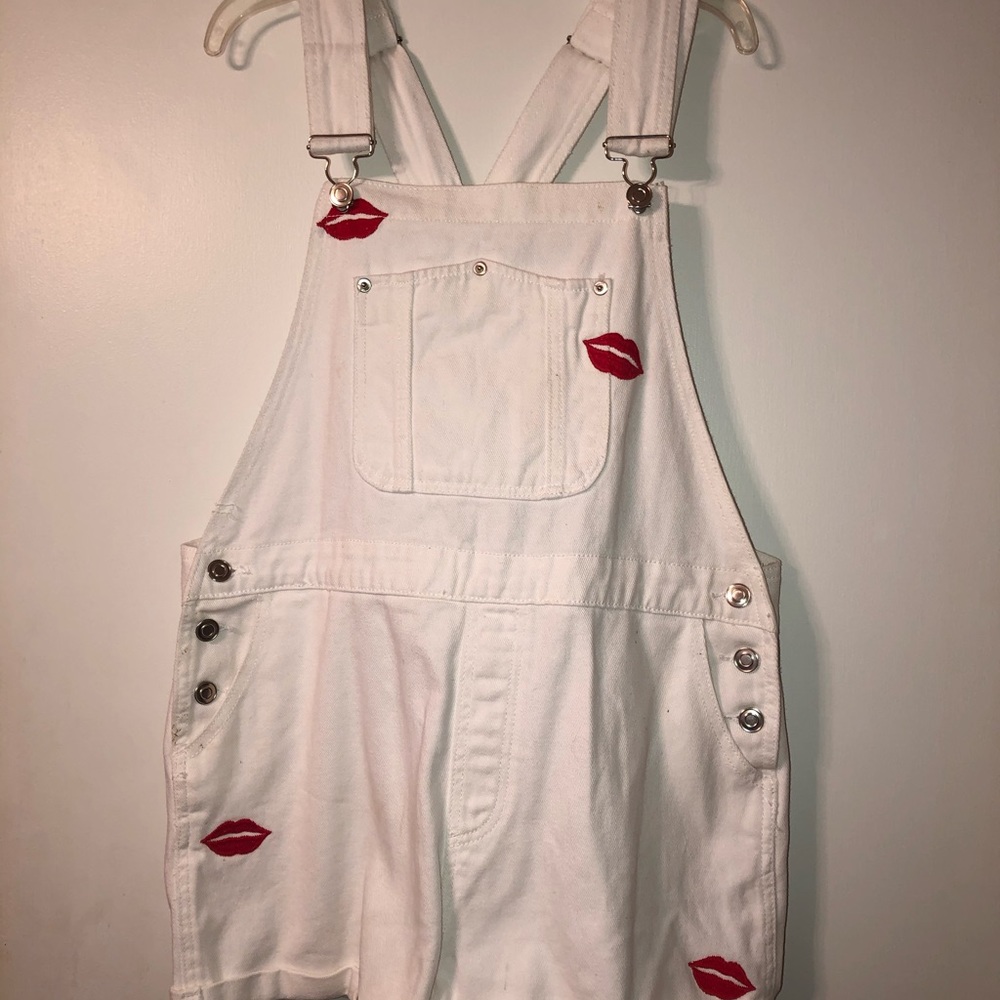 Lip print overalls